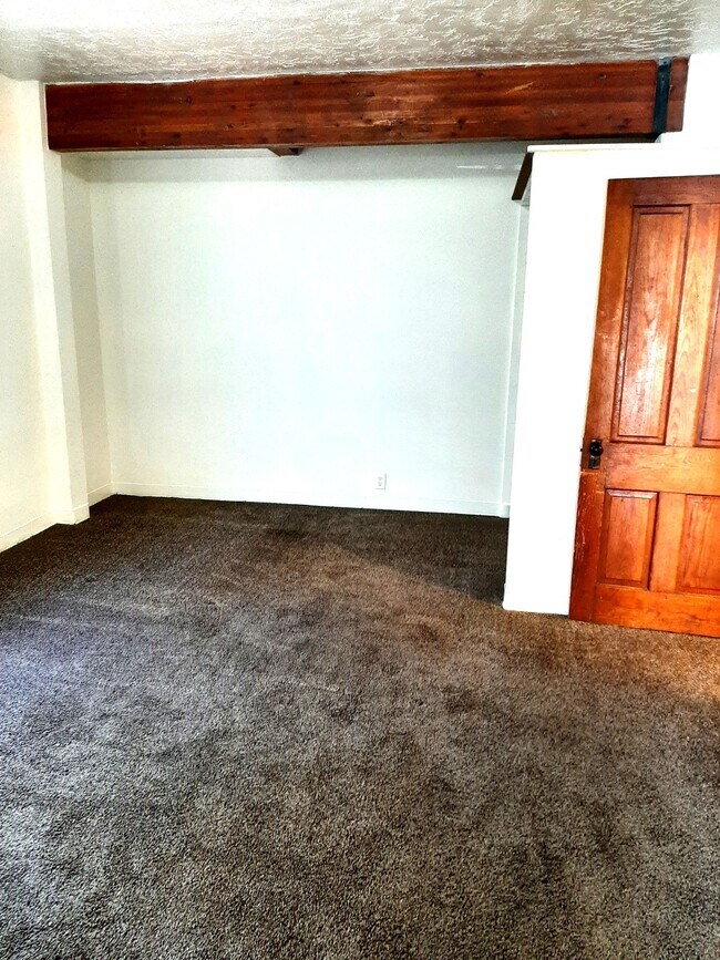 Building Photo - (1614 8th Ave)