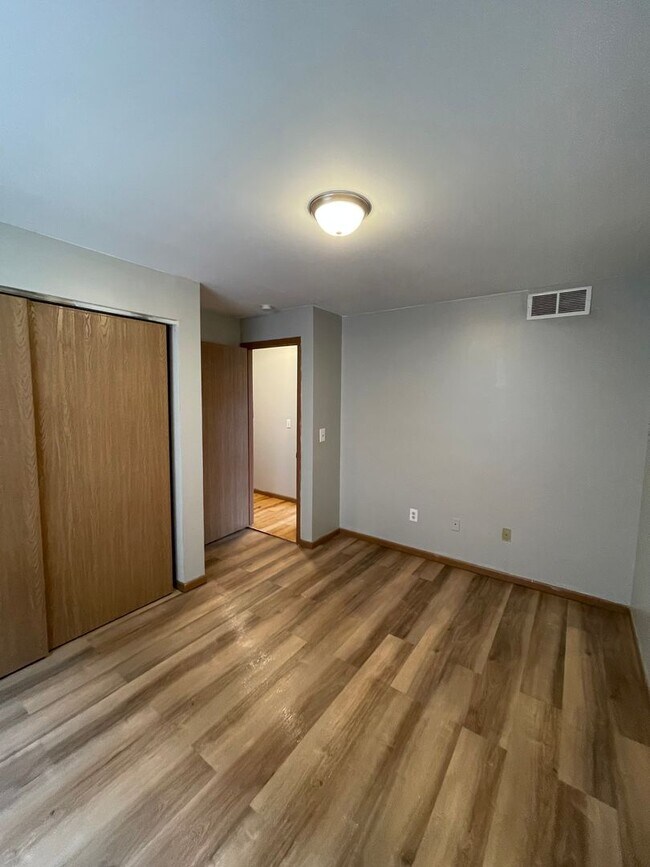 Building Photo - 2163 Indianola Ave
