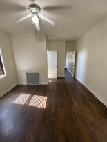 Building Photo - 527 Oldham St