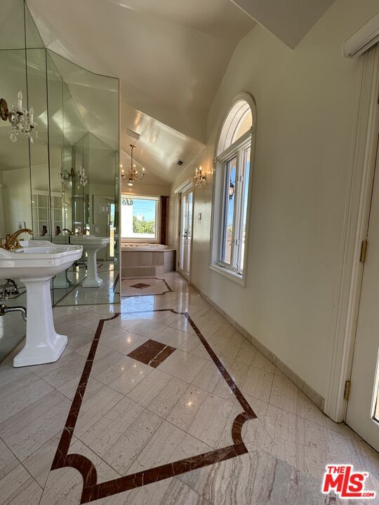 Building Photo - 623 Palisades Ave