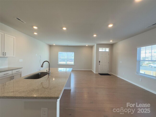 Building Photo - 403 Wescott St