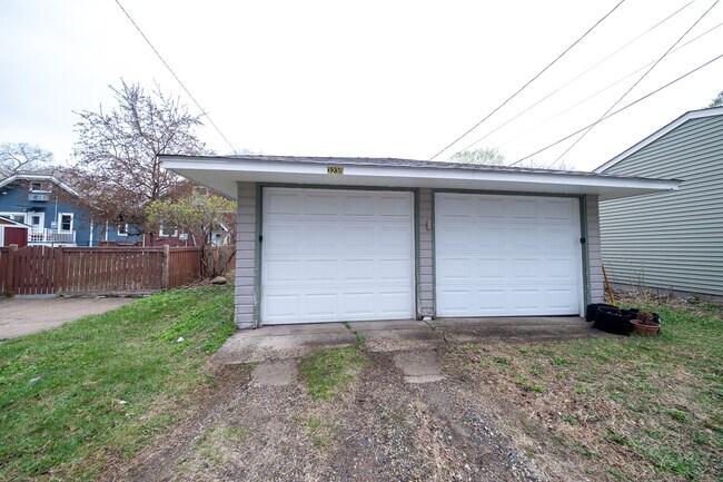 Building Photo - 3235 S 39th Ave