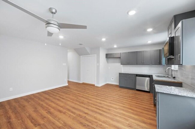 Building Photo - 8217 Crestview Dr