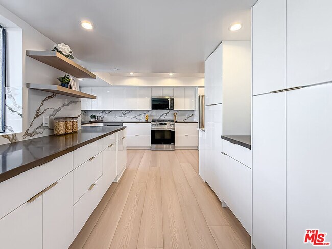 Building Photo - 1133 5th St