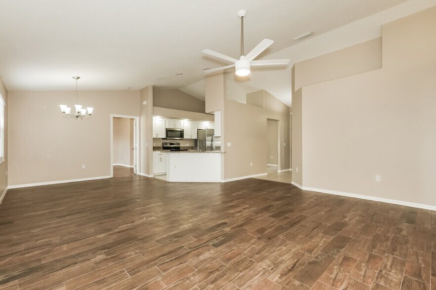 Building Photo - 7742 Ashford Dr