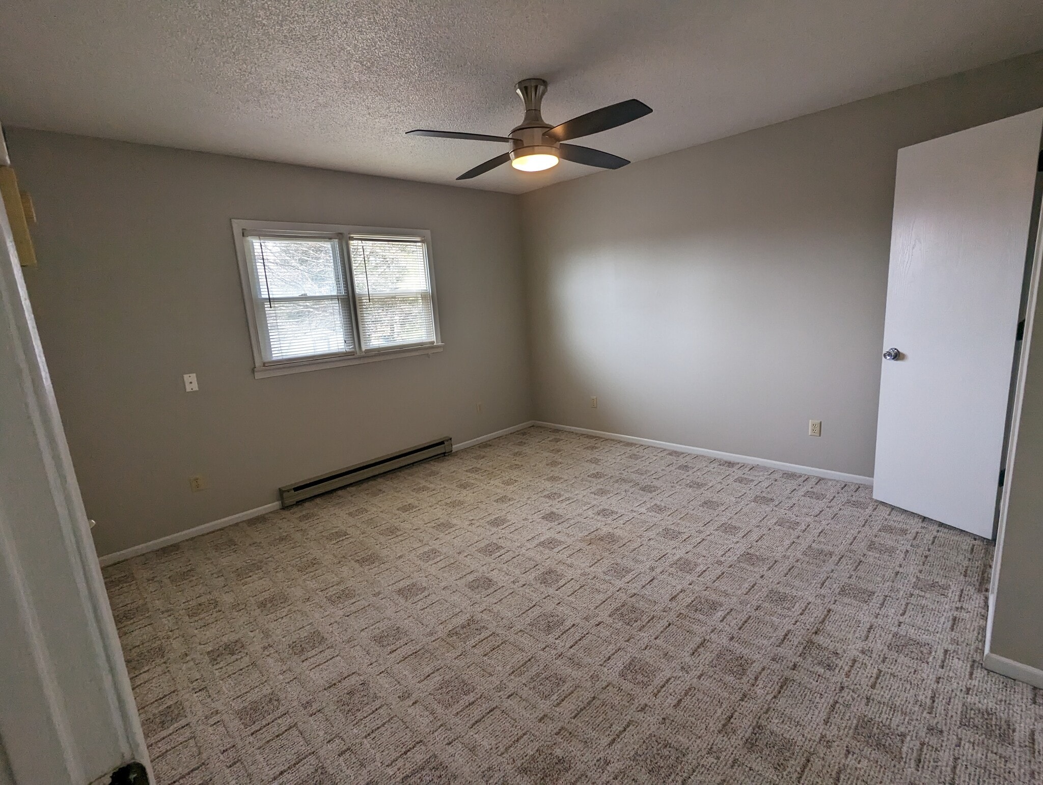 Building Photo - 902 N Logan St