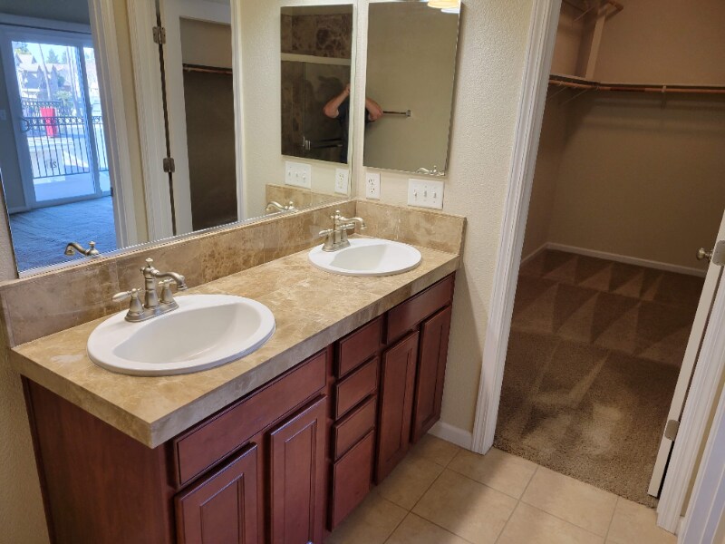 Building Photo - 3301 N Park Dr