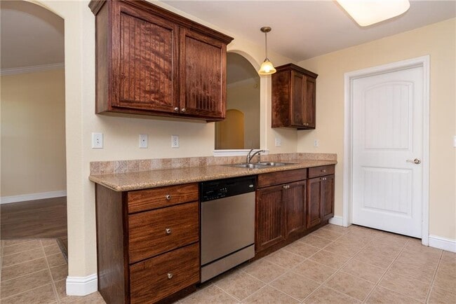 Building Photo - 2804 S C St