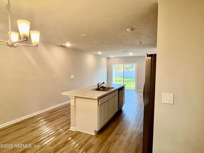 Building Photo - 845 Hartshill Pl