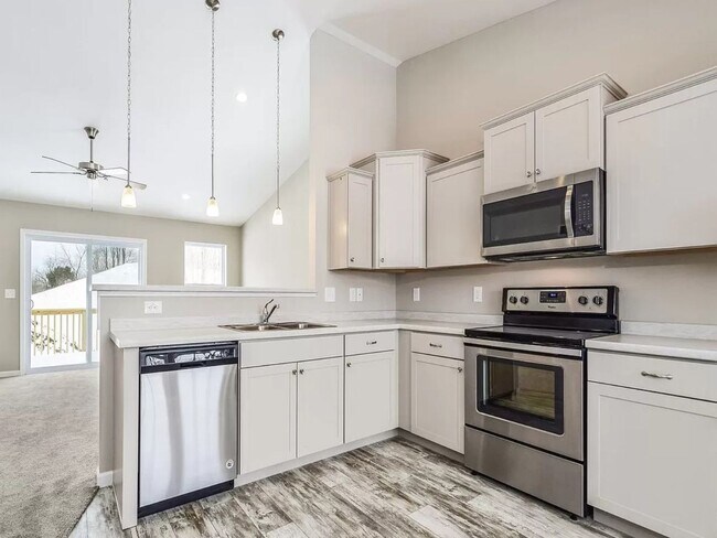 Building Photo - Beautiful Neighborhood with Newer Home for Lease