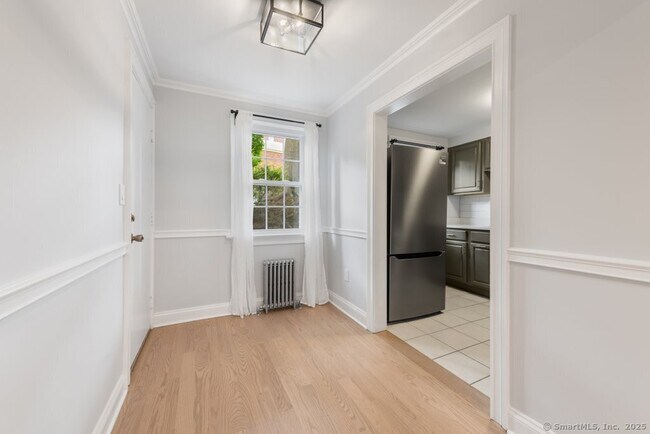 Building Photo - 10 Clarmore Dr