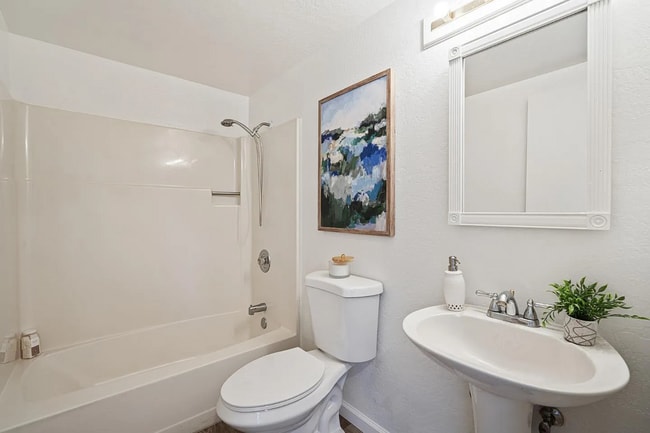 Building Photo - Unit 17