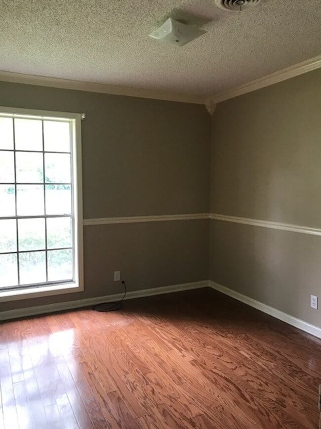 Building Photo - Beautiful 3 bedroom home! 1/2 off 1st month rent!!!