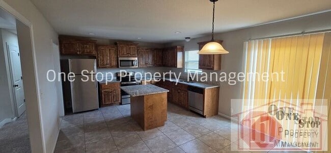 Building Photo - Beautiful 4 bedroom, 3 bathroom home in Raymore!