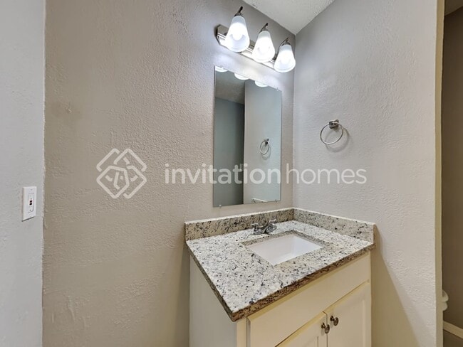 Building Photo - 1737 Creekbend Dr