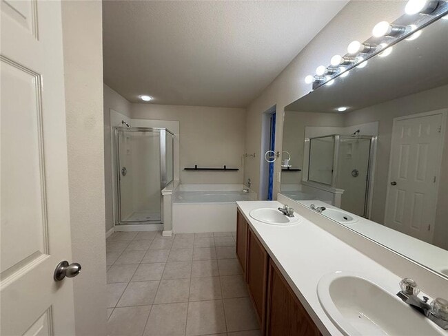 Building Photo - Beautiful 3 bed 2 bath house on corner lot