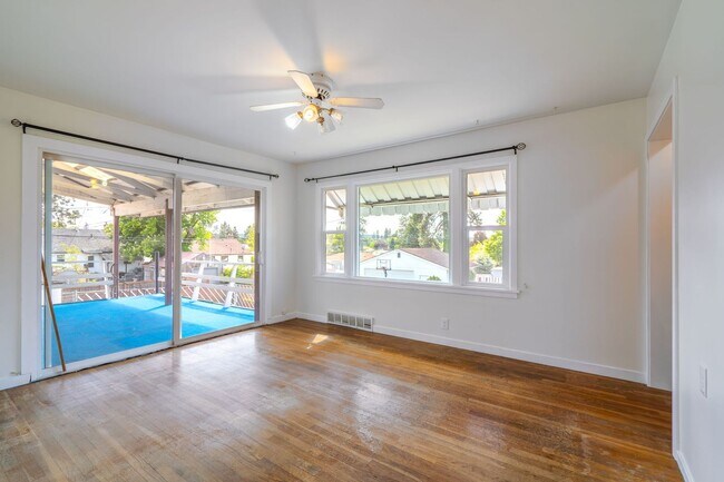 Building Photo - Gorgeous Audubon Park Home with Detached G...