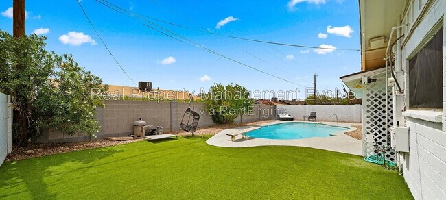 Building Photo - 8631 E Jackrabbit Rd
