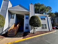 Building Photo - 2 bedroom 2 bathroom condo blocks from the...