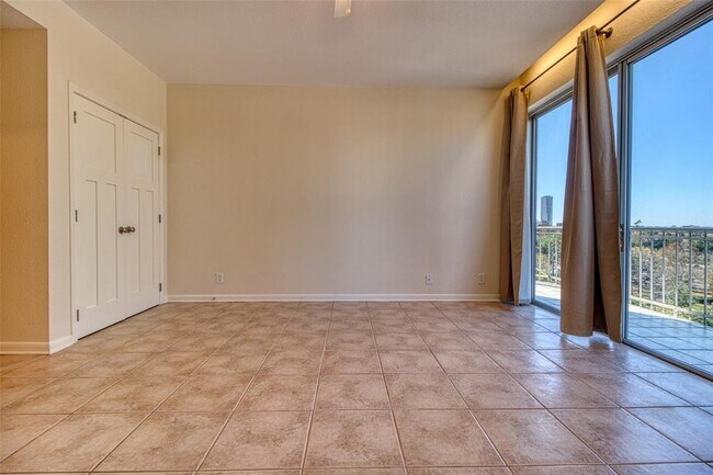 Building Photo - 5050 Woodway Dr