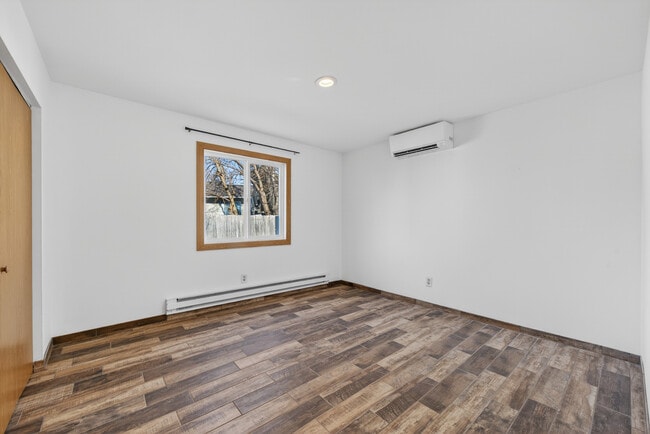 Building Photo - 1142 Ohio Ct