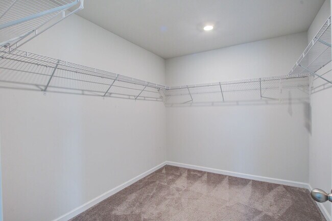 Building Photo - 2732 Harmony Lake Dr