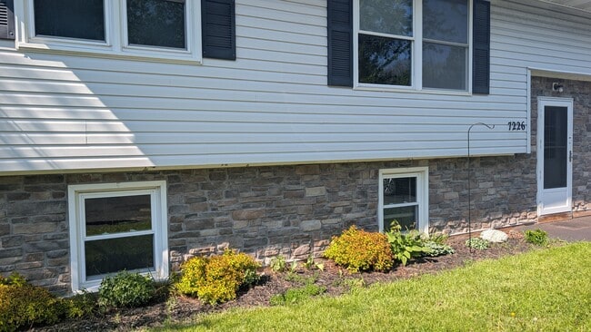 Building Photo - 7226 4th Section Rd