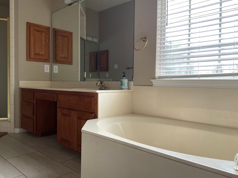 Building Photo - 7307 Moss Brook Dr