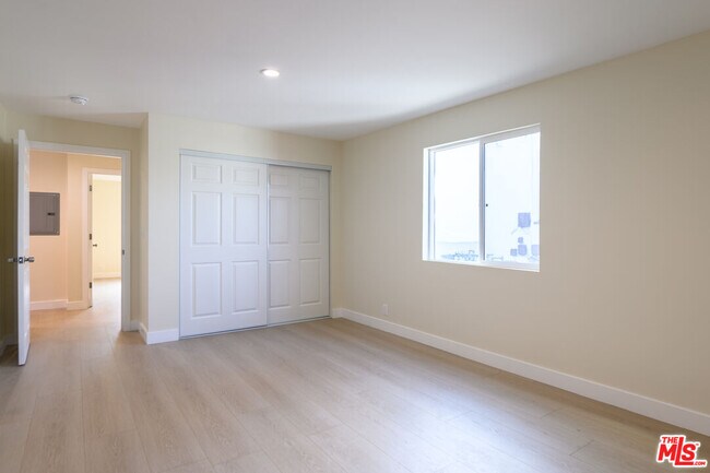 Building Photo - 2718 W 70th St