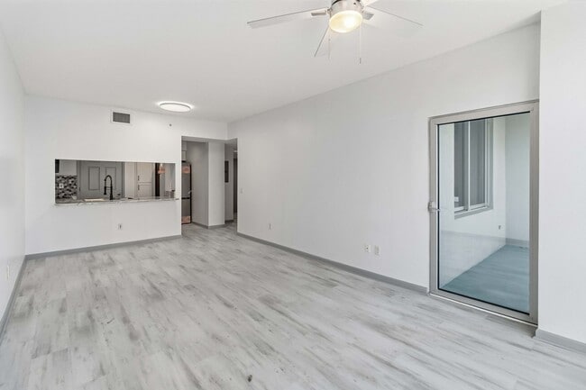 Building Photo - Beautiful Newly Renovated 2/2 Condo at The Waverly on Lake Eola in Downtown Orlando