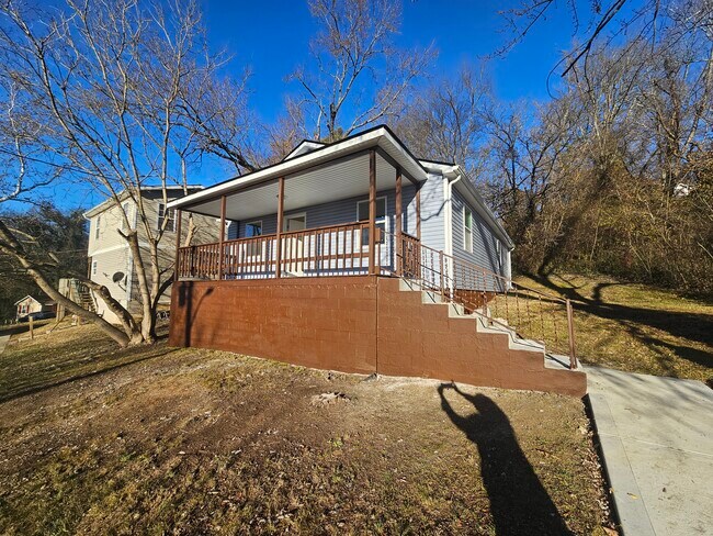 Building Photo - 3807 Hampton Ave