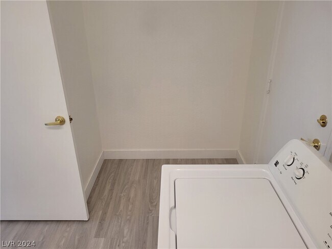 Building Photo - 9605 Sundial Dr