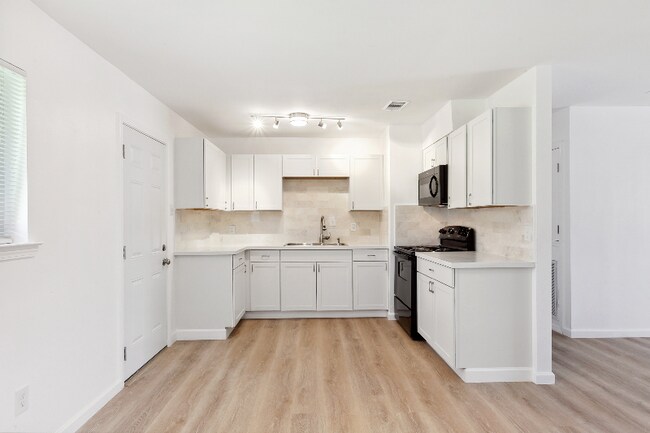 Building Photo - 304 Deacon St