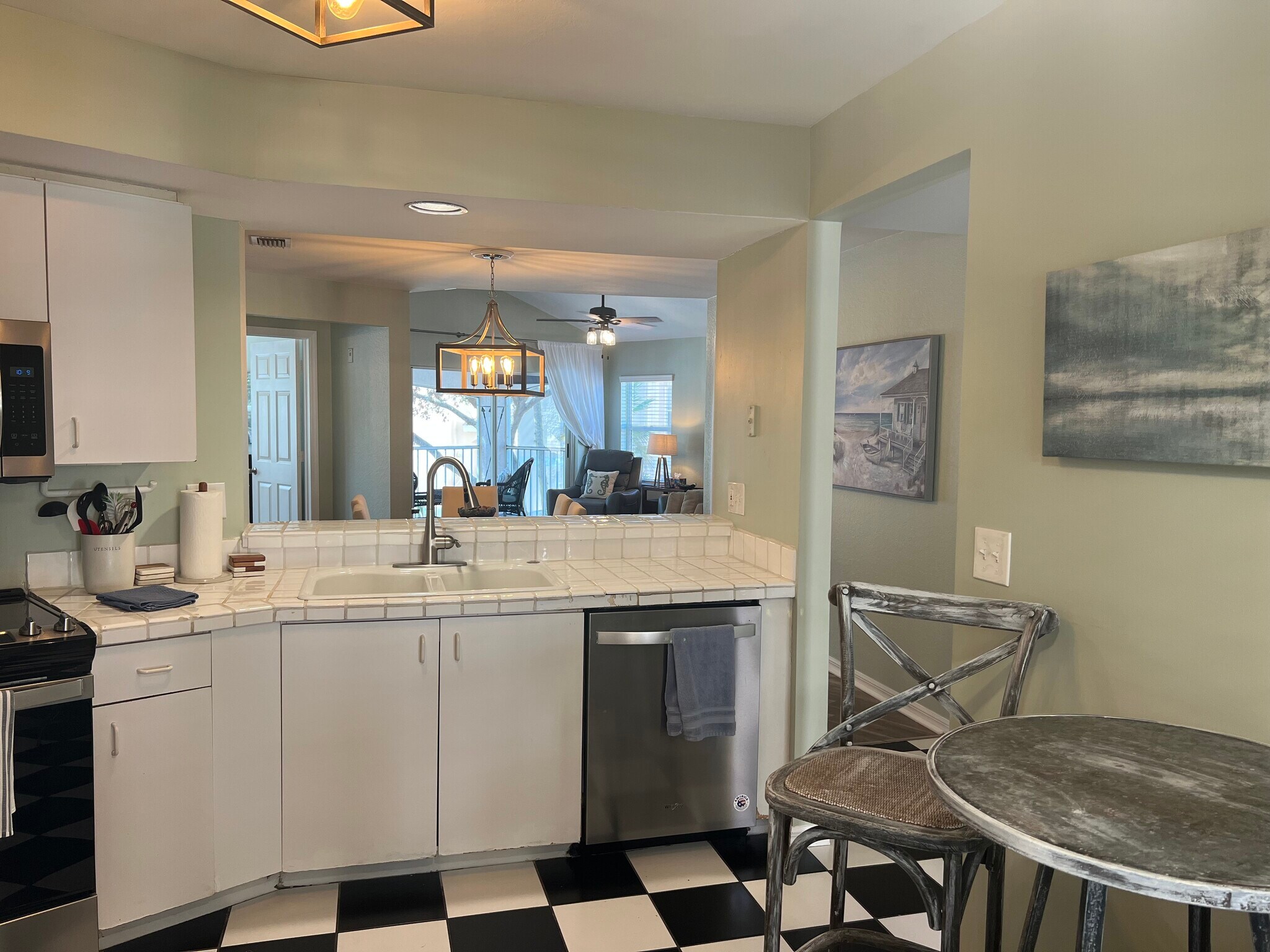 Kitchen - 1096 Woodshire Ln