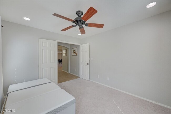 Building Photo - 2586 Begonia Valley Ave