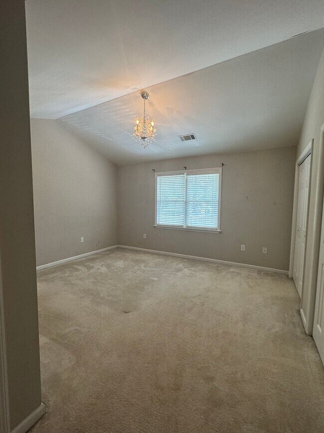 Building Photo - 320 Logmont Trace