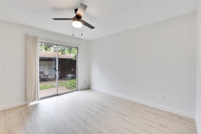 Building Photo - 2314 Parker Ln