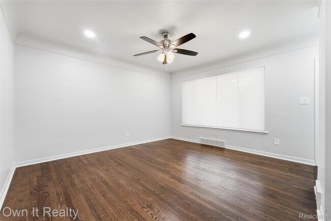 Building Photo - 24985 Mabray Ave