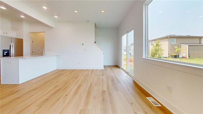 Building Photo - 720 SE Booth Ave