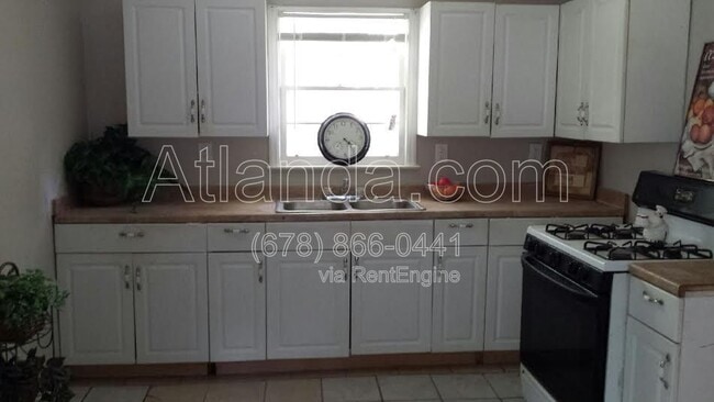 Building Photo - 3728 Loren Dr