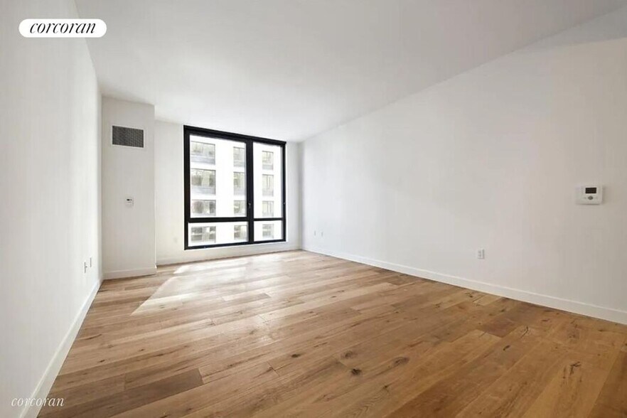 Building Photo - 23 W 116th St