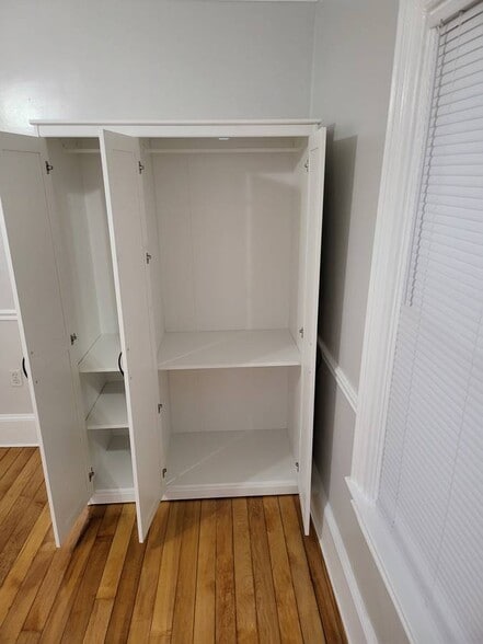 Building Photo - 517 Summer St