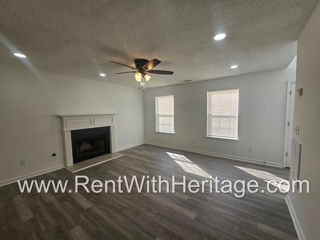 Building Photo - Gorgeous 3bd/ 2.5 bath Home in Popular Nat...