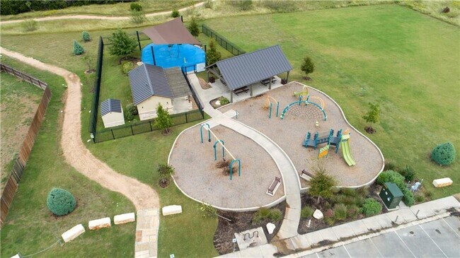 Building Photo - 145 Housefinch Loop