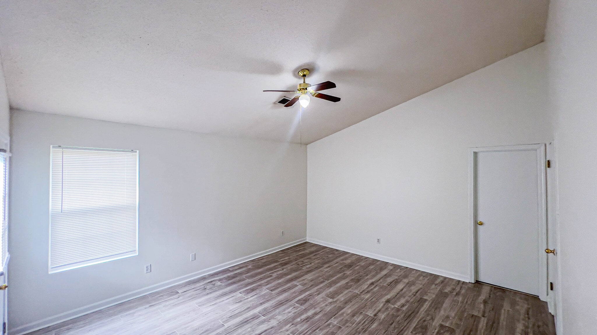 Building Photo - 4721 Waterfront Oak Dr