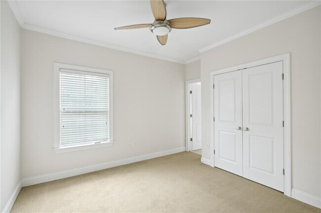 Building Photo - 272 Carlyle Park Dr