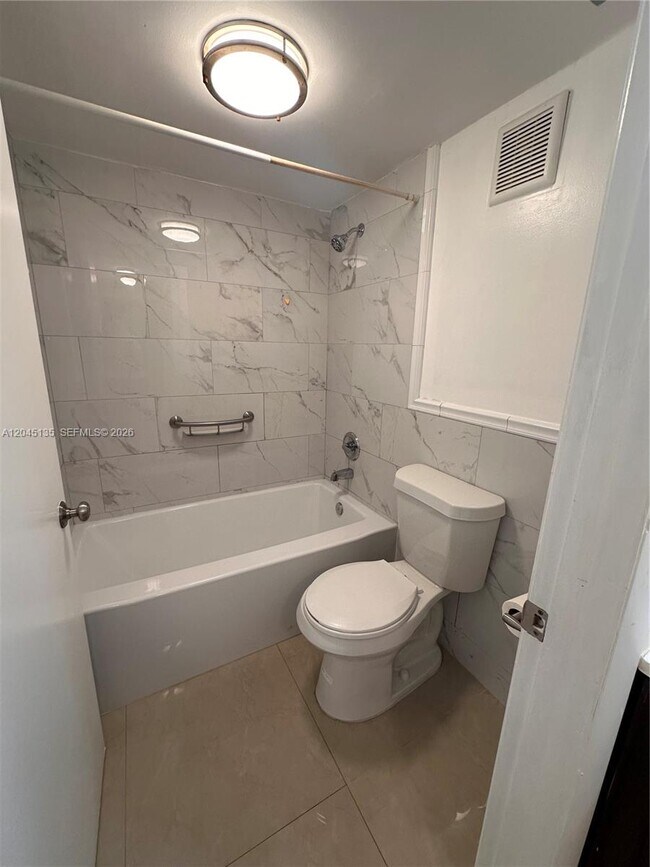 Building Photo - 10845 SW 112th Ave