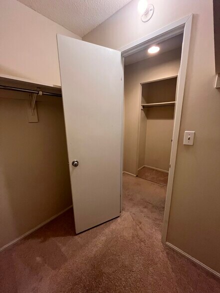 Building Photo - 8360 Greensboro Dr