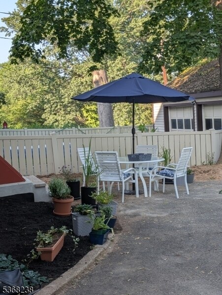 Building Photo - 207 Hillside Ave