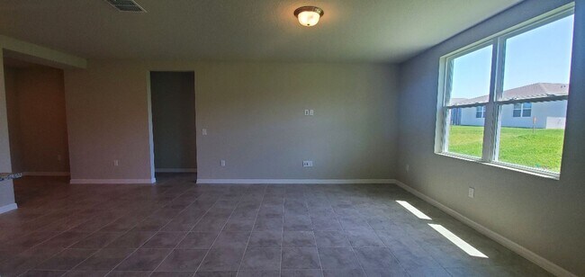 Building Photo - 4-Bedroom, 2.-Bathroom in Winter Haven ***MOVE-IN SPECIAL/50% OFF 2ND MONTH***